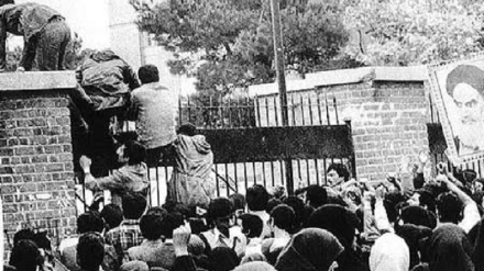 Iran celebra l'anniversario la presa dell'ex ambasciata Usa: il 'covo di spie” nel 1979