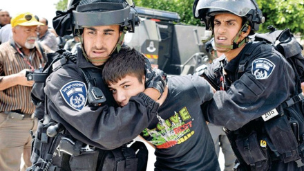 シオニスト警察が、ガザでの大量虐殺に抗議するデモ参加者を逮捕