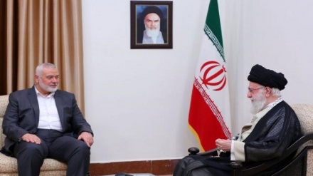 L'incontro del capo dell'ufficio politico di Hamas con il leader Supremo della Rivoluzione Islamica