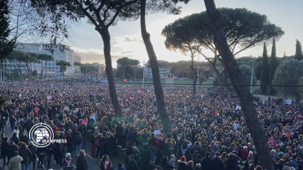 Массовые демонстрации итальянских женщин против насилия