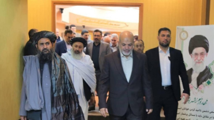 ملا برادر د ایران د کورنیو چارو له وزیر سره کتنه وکړه 