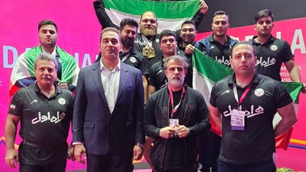 伊朗青年举重队夺得世界冠军