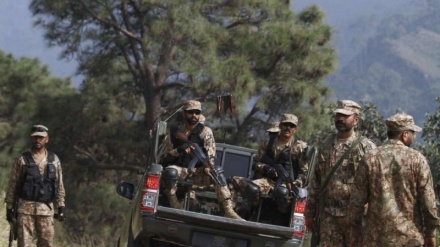 Scontro tra l'esercito pakistano e i terroristi 