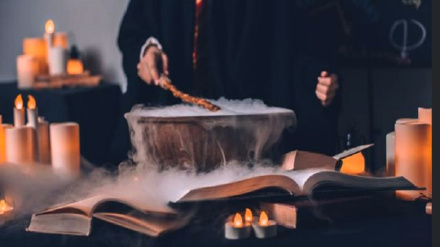 د بریتانیا پوهنتون جادو څانګه کښې سند ورکوي