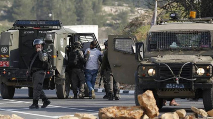 Di Gaza Gencatan Senjata, Israel Tangkapi Orang-Orang Palestina di Tepi Barat