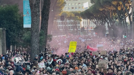 Italia, violenza su donne, corteo 'Non una di meno' a Roma + VIDEO