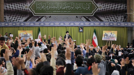 (VIDEO) Leader, momento dell'entrata in sala, accoglienza degli studenti