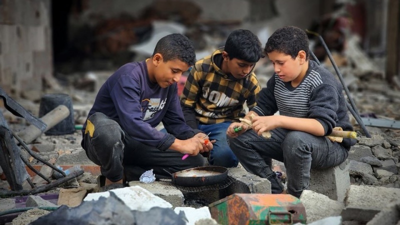 Anak-anak Palestina di Jalur Gaza, Selasa (28/11/2023).