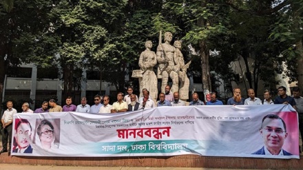 কারাবন্দি নেতাকর্মীদের মুক্তির দাবিতে ঢাকায় মানবন্ধন, প্রধান বিচারপতির কাছে স্মারকলিপি দিতে বাধা