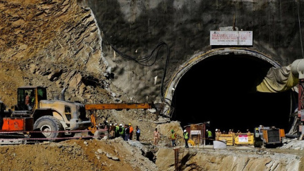 उत्तराखंड, टनल में फंसे मज़दूरों को बचाने की कोशिशें तेज़