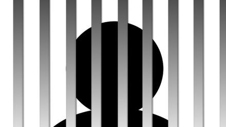 په برتانیا کې یو جعلي ټکسي چلوونکي په ښځو جنسي تېري کول