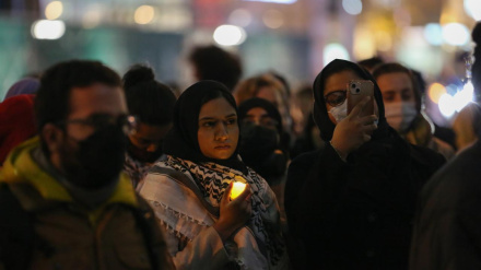 (FOTO DEL GIORNO) Candele e preghiere per le vittime di Gaza