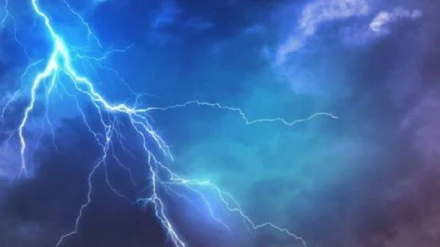 هند کې د تندر پریوتو، ږلۍ او اورښتونو له امله ۲۴ تنه مړه شوي