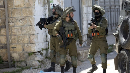 मस्जिद में बम फेंक कर खुशी मनाई