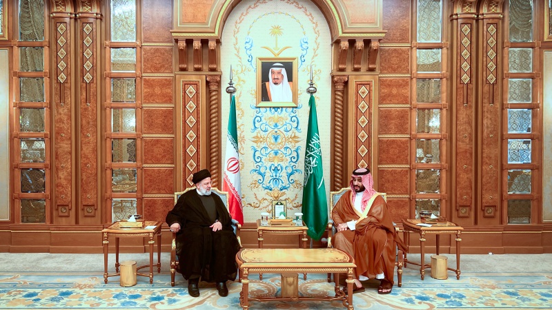 Presiden RII Sayid Ebrahim Raisi dan Putra Mahkota Arab Saudi Mohammad bin Salman, Riyadh, Sabtu (11/11/2023).