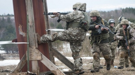 Dobësohet mbështetja perëndimore për Kievin; Ushtarët ukrainas janë trajnuar me armë të kohës sovjetike