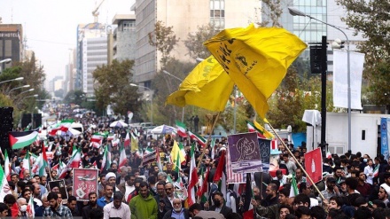 イラン各地で「世界の覇権主義勢力に抵抗する国民記念日」のデモ行進が実施