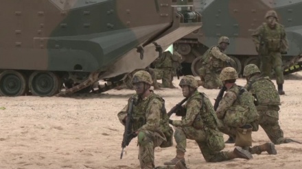 日本の自衛隊が鹿児島で離島防衛訓練