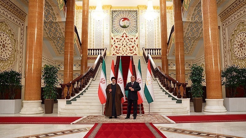 Presiden RII Sayid Ebrahim Raisi dan Presiden Tajikistan, Emomali Rahmon, Dushanbe, Rabu (8/11/2023).