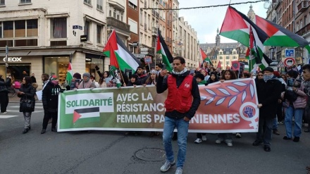(FOTO) Francia, attivisti a Lille chiedono un cessate il fuoco permanente a Gaza