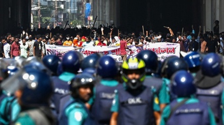 Bangladeschische Polizei stößt mit Tausenden Textilarbeitern zusammen