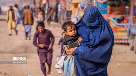 (FOTO) Torkham, rifugiati afghani, cacciati dal Pakistan, bloccati dai talebani