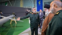イラン革命防衛隊航空宇宙部隊の成果を展示する展覧会でのイランイスラム革命最高指導者のハーメネイー師