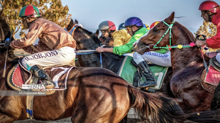 (FOTO) Gonbad-e Kavus, stagione di corse a cavalli in Iran - 1