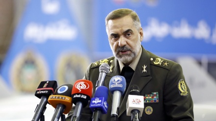 Iran's defense minister cautions Westerners to leave region