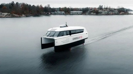 د نړۍ لومړۍ الوتک ډولې بحري کښتۍ