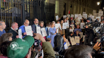 Антисионистский митинг врачей перед кабинетом премьер-министра Британии