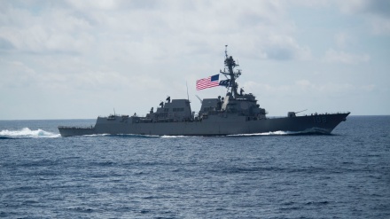 中国軍、「不法侵入した米艦を領海より退去させた」