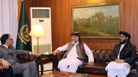 د کډوالو د شتمنیو د انتقال په اړه د پاکستاني او افغان چارواکو خبرې اترې