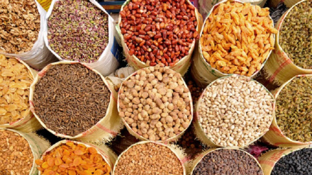 له افغانستان څخه سږ کال په زرګونه ټنه وچه میوه بهر ته لېږل شوي نور حال دلته لرو
