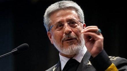 אדמירל סייארי: איראן היא מעצמה באזור בתחום הטילים והמל