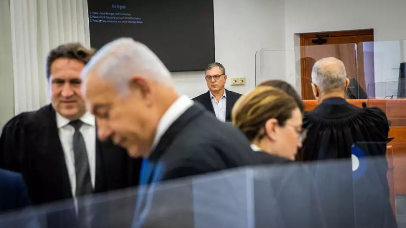 इस्राईली क़ैदियों के परिवारों ने ज़ायोनी प्रधानमंत्री नेतनयाहू को संसद में स्पीच के दौरान फटकारा