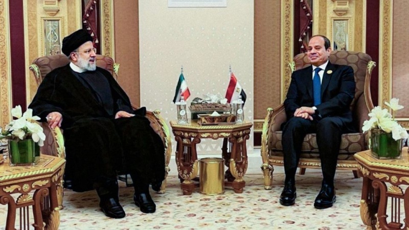 ライースィー・イラン大統領とシシ・エジプト大統領
