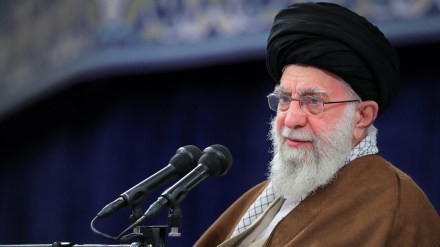 শহীদেরাই জাতীয় পরিচিতি, ইরানিদের এটা ভুলে গেলে চলবে না: ইরানের সর্বোচ্চ নেতা