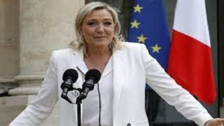 Accusa di appropriazione indebita del capo del partito di estrema destra 