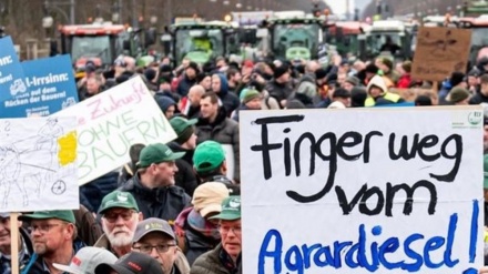 Germania, protesta agricoltori, più di 1.500 trattori in strada nella Capitale