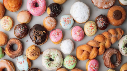 یوې میرمنې د ۴۰ زره ډالرو په ارزښت د خوراک لپاره ډوناټس تښتولي