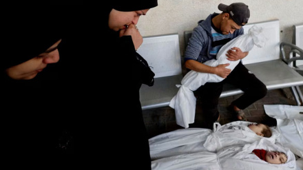 Martirizohen 12 palestinezë në sulmin e regjimit sionist në qendër të Rripit të Gazës