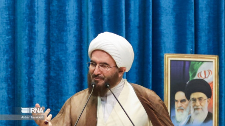 Tehroni cımə nımoji xətib bə Dey manqi 9 minnə ruji bəyji oqətey təkidış kardə