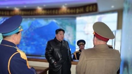 Leader nordcoreano Ordine di lanciare tre satelliti militari