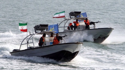 IRGC Navy seizes vessels with 4.5 mln liters of smuggled fuel in Persian Gulf, arrests crew 