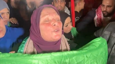 वीडियो रिपोर्टः इस्राईल की जेल से रिहा होने वाली एक ऐसी बहादुर महिला, जिनका पूरा परिवार आज भी क़ैद है, दुनिया की सबसे पूरानी महिला क़ैदी, दिल थाम कर जाने हन्नान बरग़ौसी की कहानी
