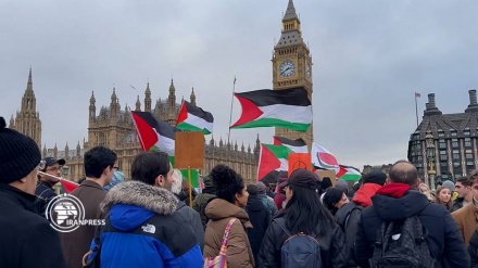 (VIDEO) Marcia di operatori sanitari a Londra a sostegno di palestinesi di Gaza