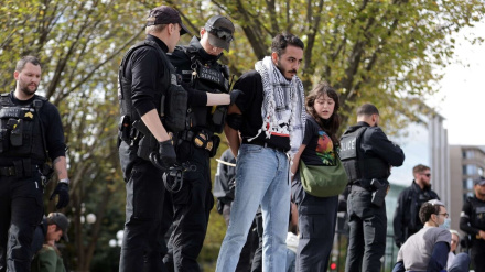 נעצרו עשרות סטודנטים בארה