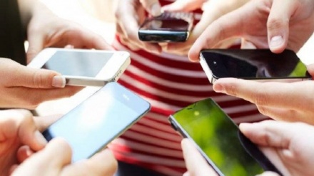 انټرنټ او ټولنیز سایټونه د زلميو لپاره څه ګټې او تاوانونه لري؟