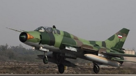 Sebuah Pesawat Latih Iran Jatuh